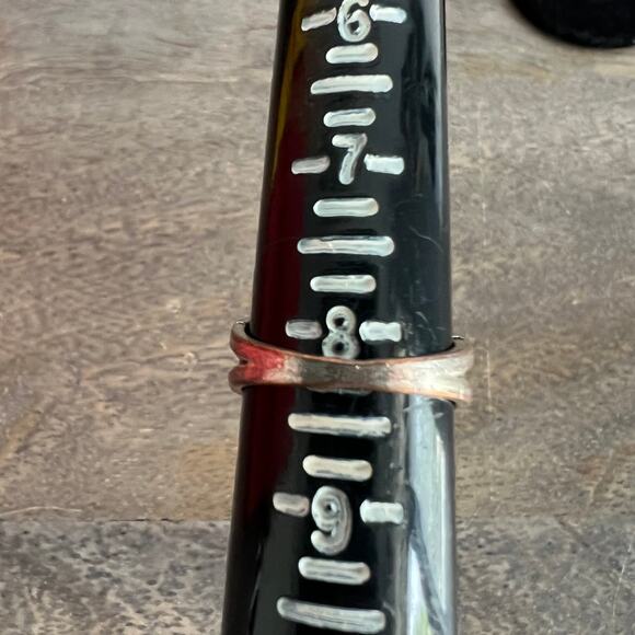 Pistachio Green Oval Victorian Style Ring - Size 8.25 - Picture 3 of 5